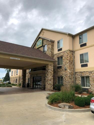 Robinson Hotel | Countryview Inn & Suites