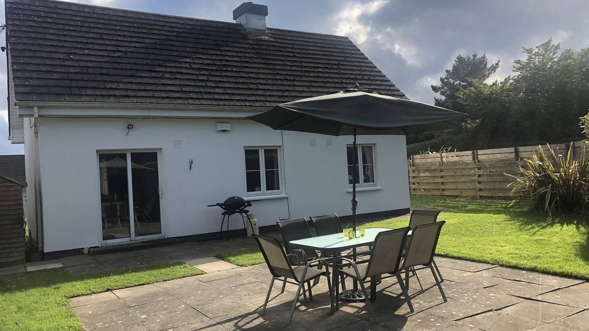 Brittas Bay Cottage | County Wicklow country cottage by the sea. 10 mins walk from beach