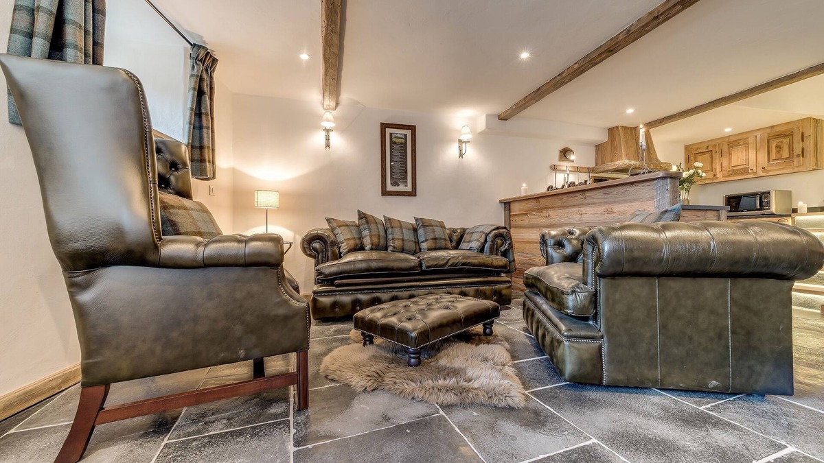 Sainte-Foy-Tarentaise Ski Chalet | Couple's getaway. Large (70m2) 1 bed in Sainte Foy Station.