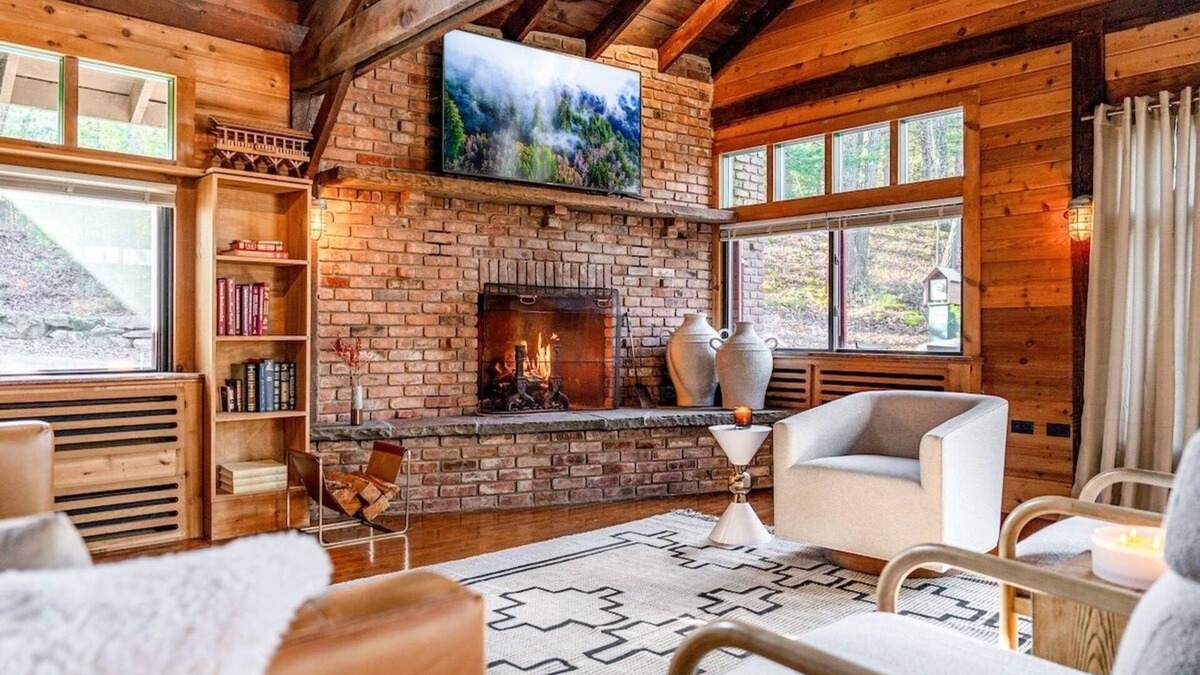 Beemerville Cabin | Couple's Retreat Lodge|Hot Tub| RiverViews|Tennis