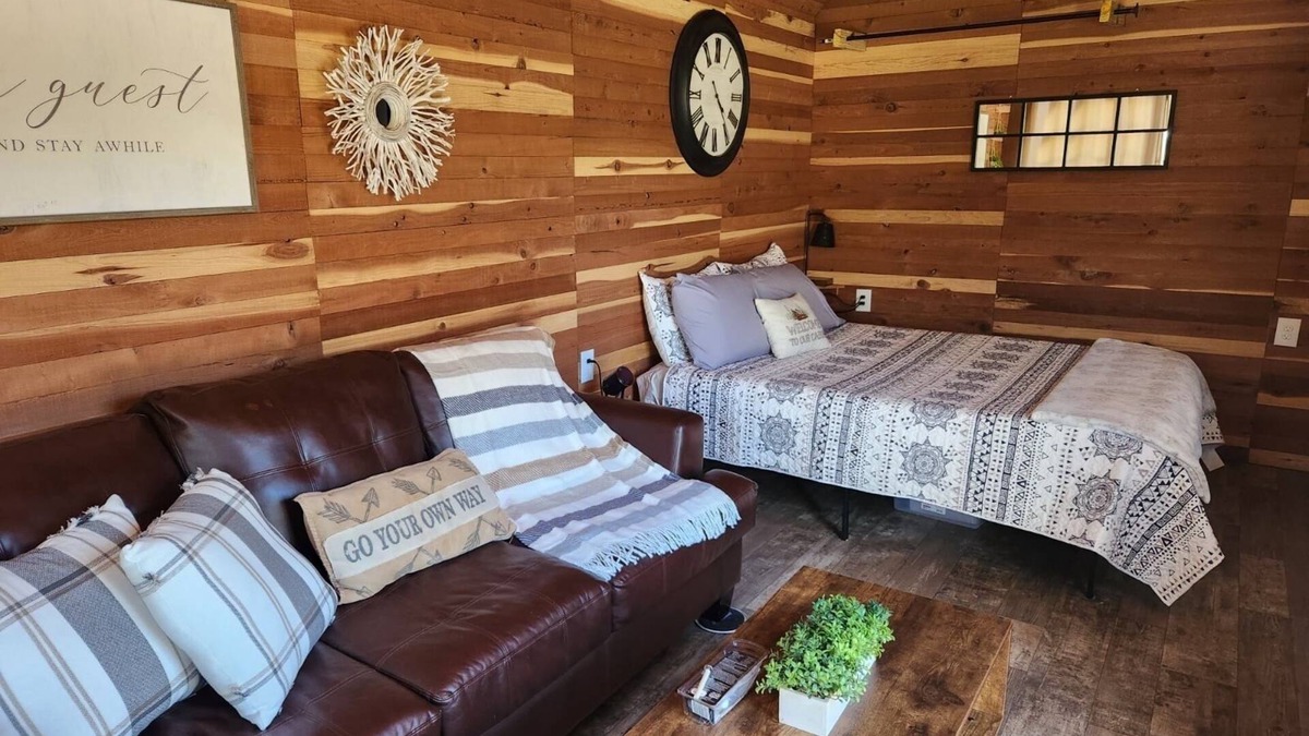 Proctor Cabin | Couples Cabin/ Float the Illinois River, golf, hiking and 4 wheeler trails.