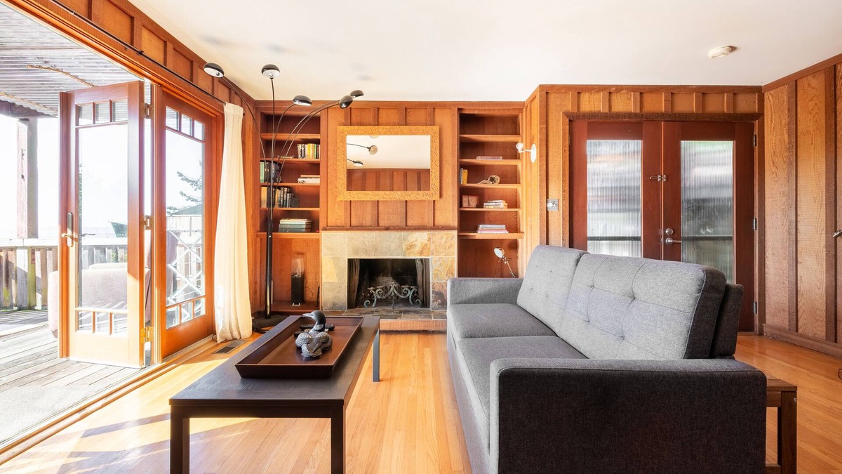 Panoramic Hill Condo | Couples Condo Above Memorial Stadium