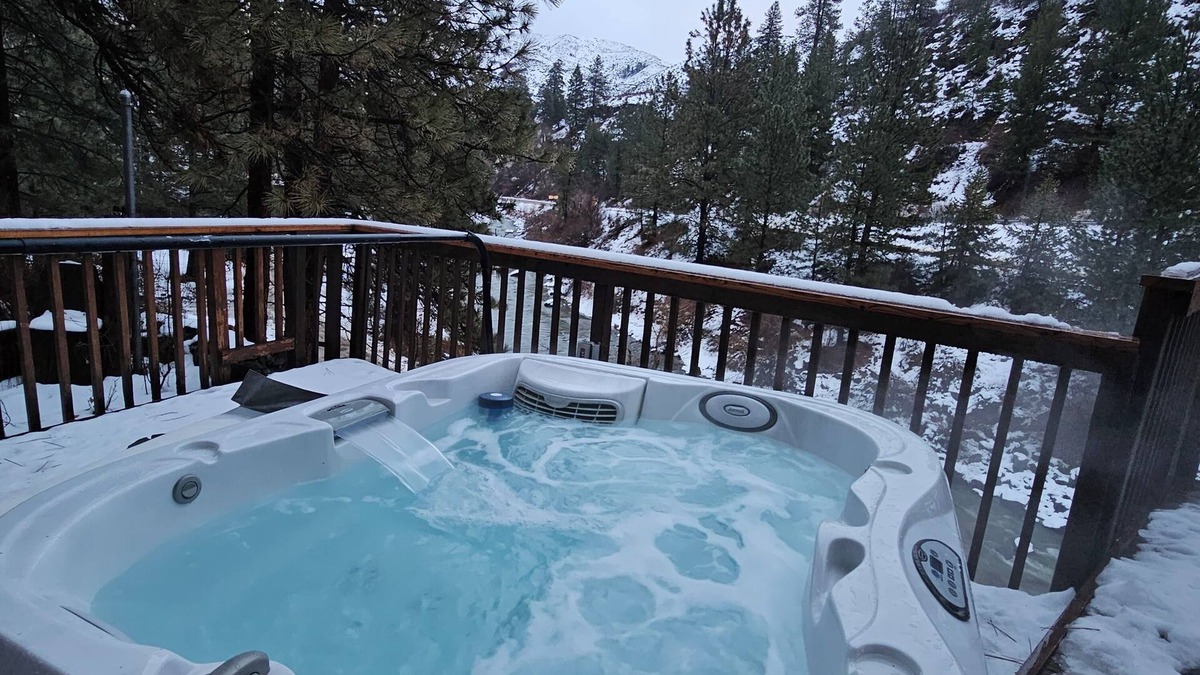 Boise Cabin | Couples Cozy Cabin Retreat