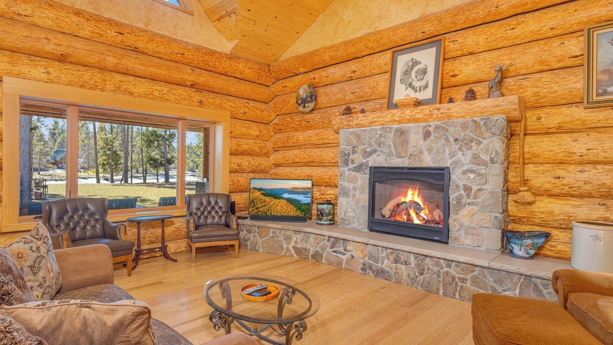 Three Rivers Cabin | Couples Fav! log cabin on river front, private hot tub, single level, dogs ok