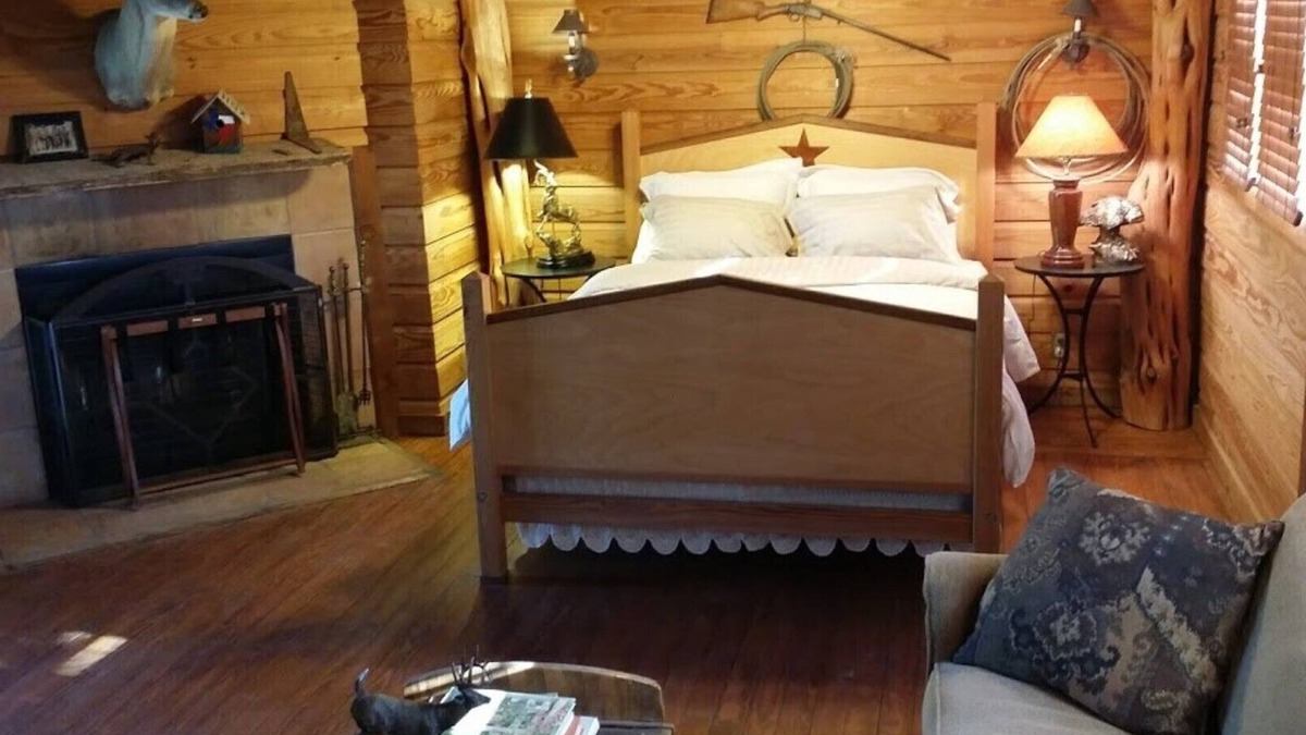 Water Valley House | Couples Get-A-Way ~ Relax, Read A Book, Or Just Sit And Watch The Wildlife.
