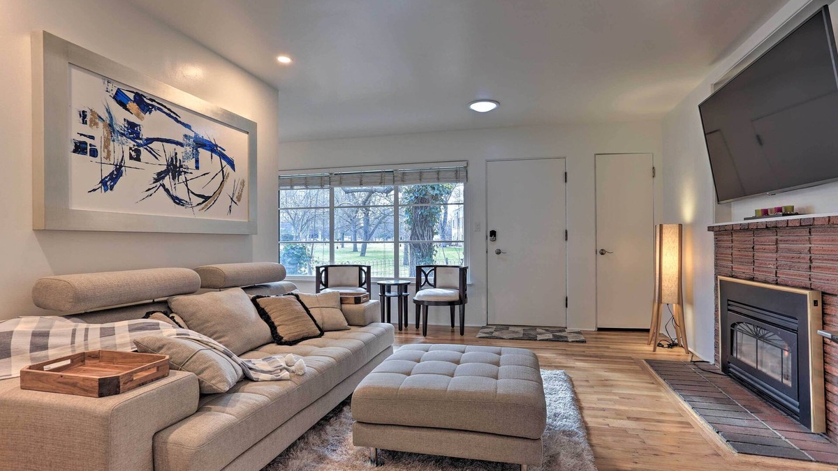 North End House | Couple’s Getaway in North End Boise - Walk to Dtwn