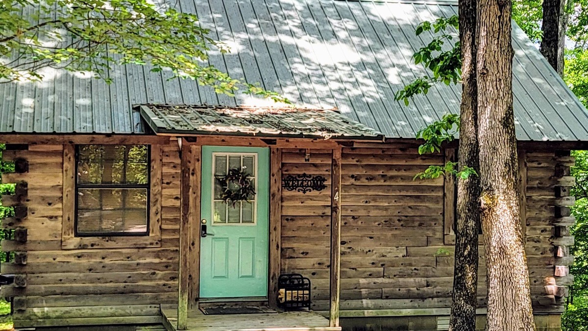 Bismarck Cabin | Couples Getaway Near Hot Springs-Jacuzzi and Hot Tub Overlooking Mountains!