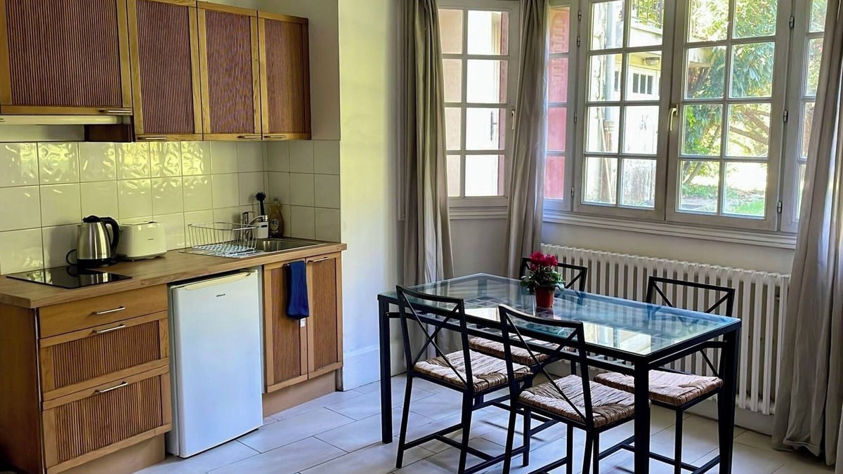 Marly-le-Roi Apartment | ★Couples Getaway★30 min drive from Paris★ Bright & Cozy Countryside Flat 1BD