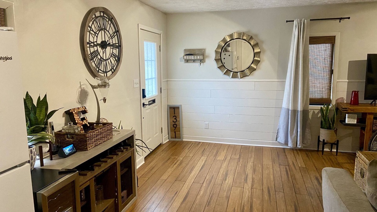 Linton House | Couples' Hideaway - Relaxing barndominium with hammock, firepit, & covered patio