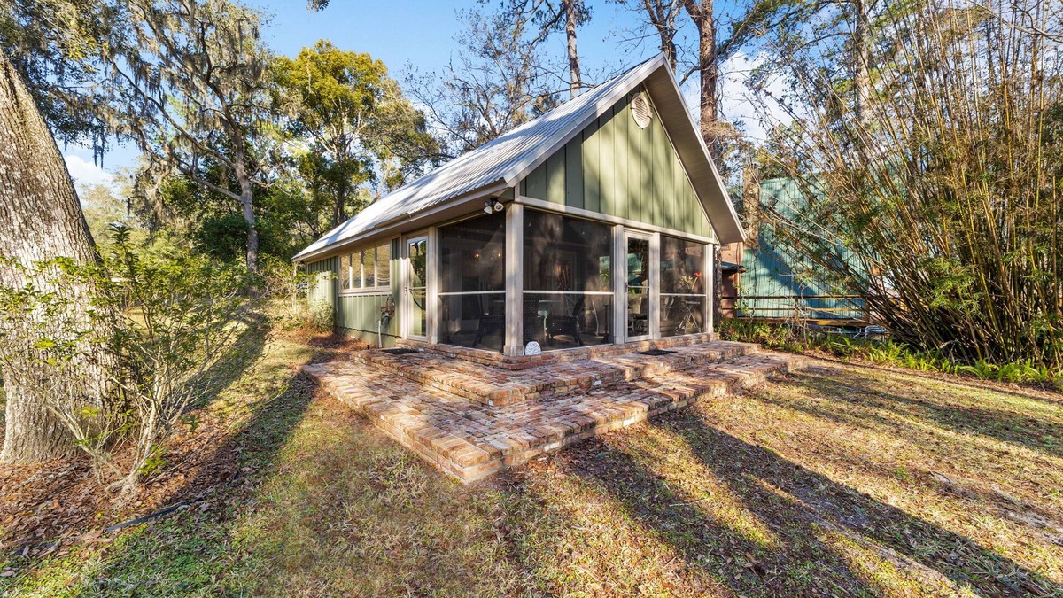 Dunnellon Cottage | Couples Retreat! Luxury Cottage directly on the Rainbow River