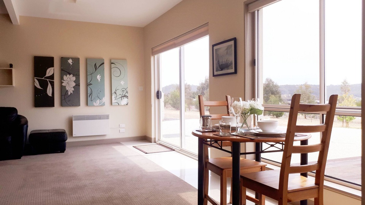 Sandford House | Couples Retreat near Hobart/Mountain View/nr Beaches