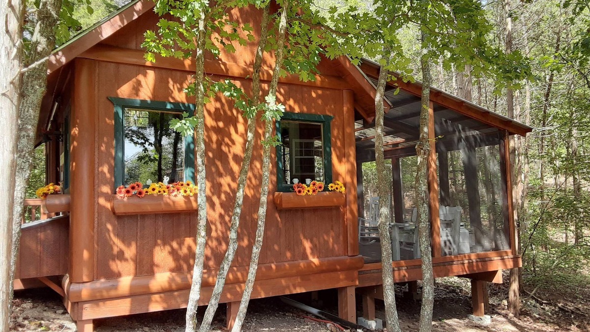 Branson Cottage | Couples Retreat with Charm and Hobby Farm/Hot Tub