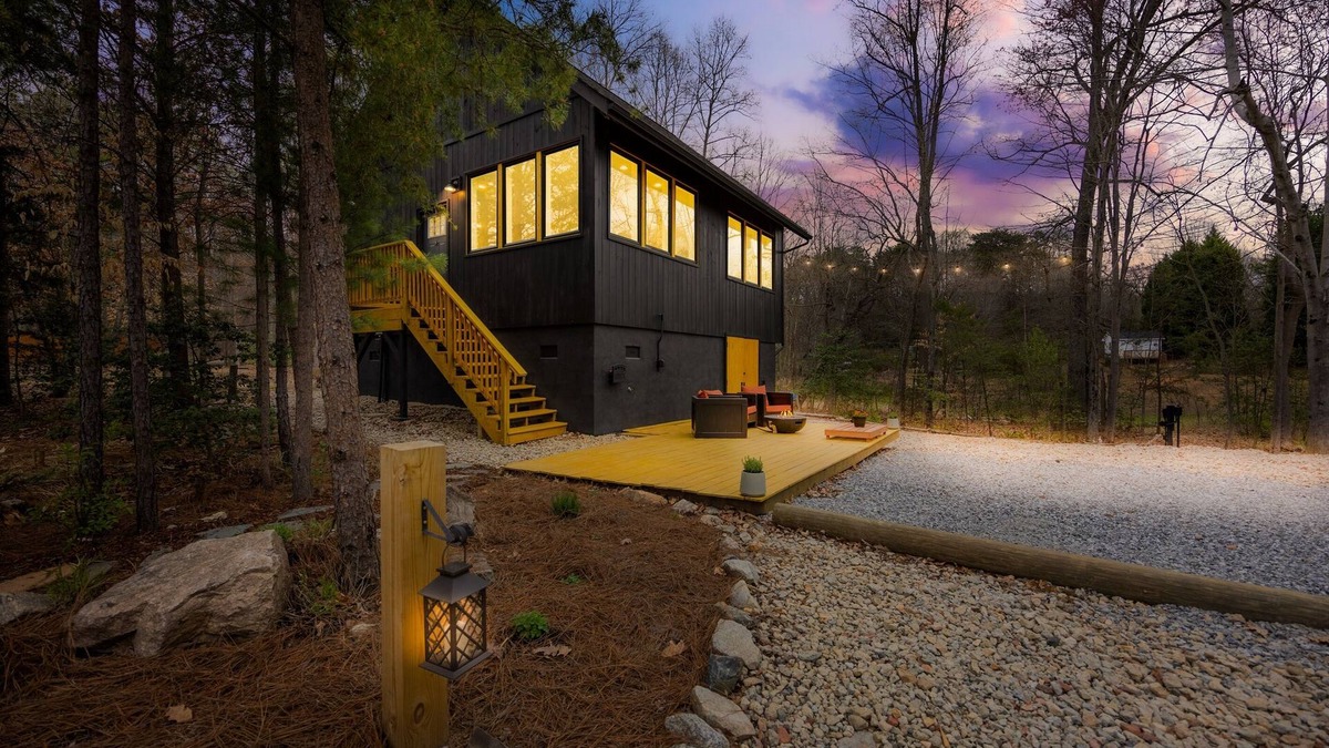 Terrell Cabin | Couples Retreat, Yard Games, Firepit, Paddleboards