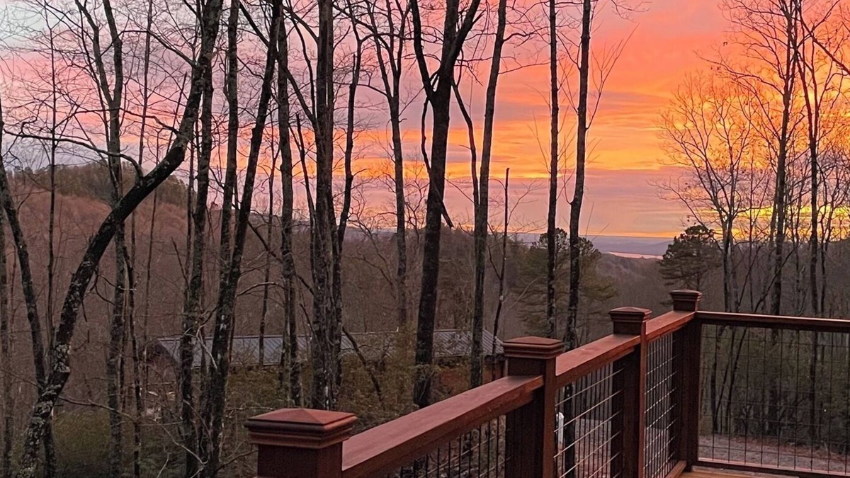 Brevard Cabin | Couples Romantic Getaway! Mountain Log Cabin with Hot Tub & Fireplace.