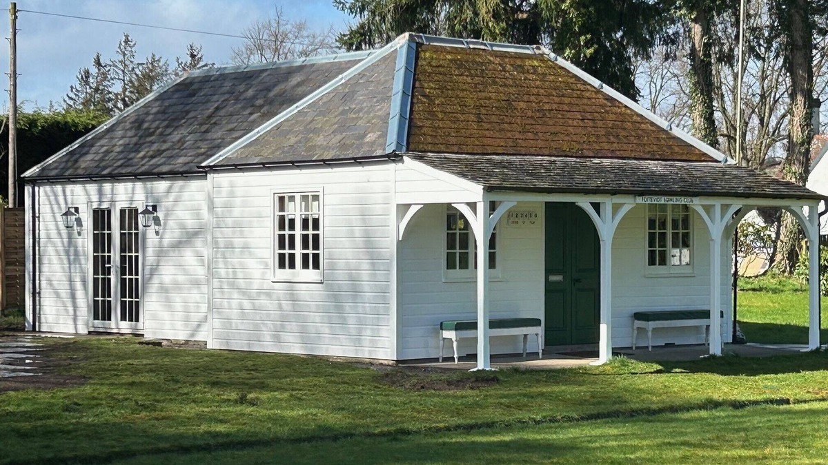 Perth Cottage | Couples Unique Getaway: The Bowling Club , Rural and Funky