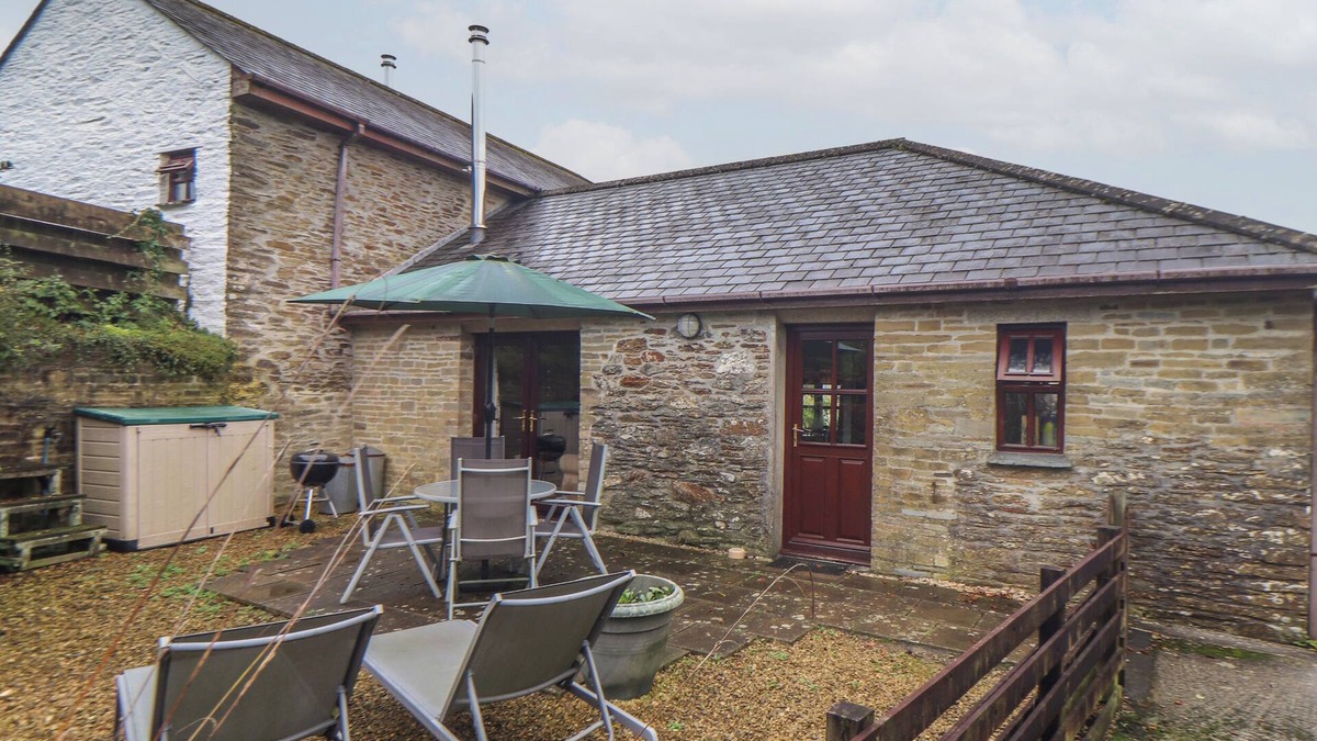 Pelynt Cottage | COURT COTTAGE, pet friendly, with open fire in Pelynt