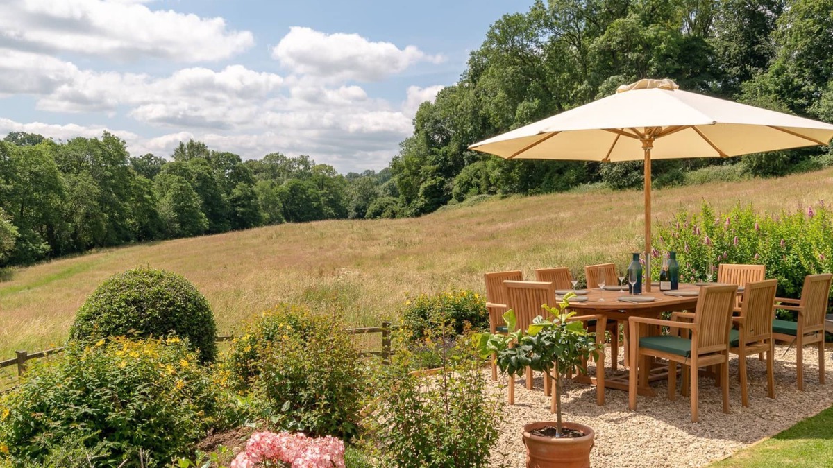 Brimpsfield Cottage | Court Cottage - sleeps 8 guests in 4 bedrooms