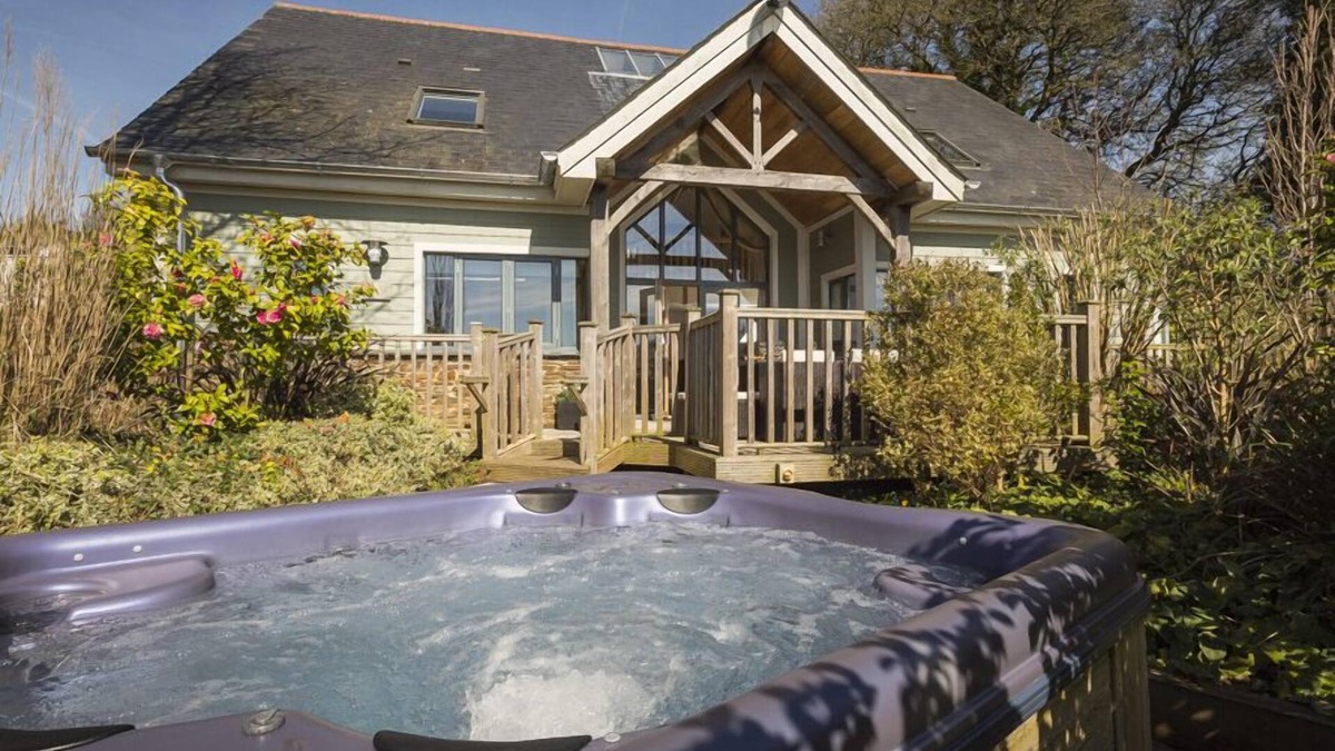 Bugford Cottage | COURT LODGE, HILLFIELD VILLAGE, family friendly in Dartmouth