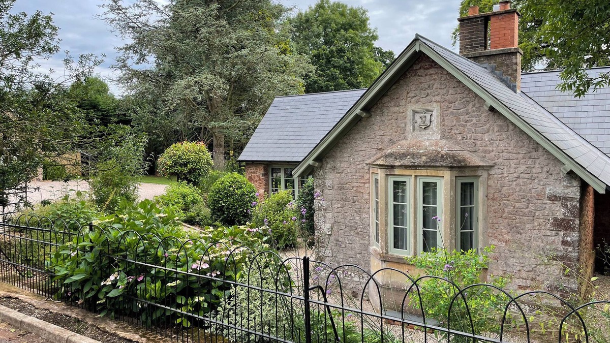 Saint Blazey House | COURT LODGE, pet friendly, luxury holiday cottage in Wiveliscombe