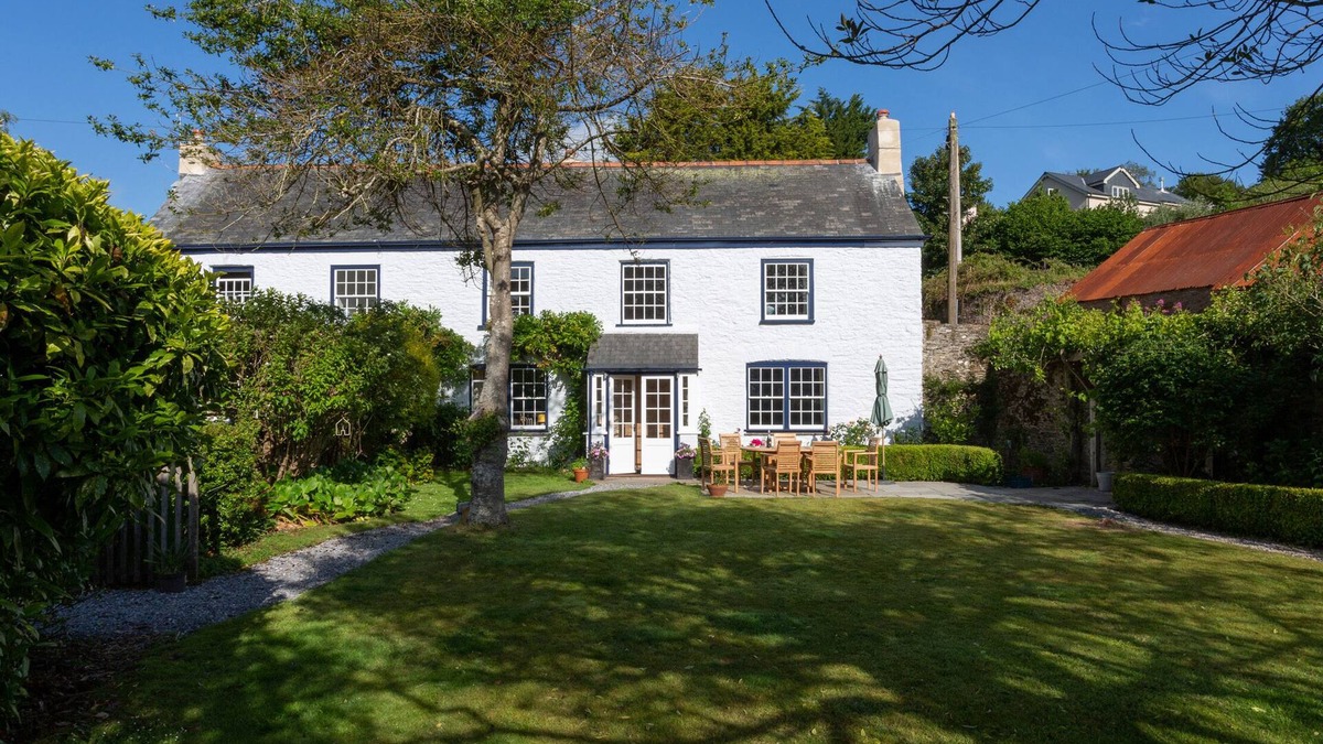Tuckenhay Cottage | COURT PRIOR COTTAGE, pet friendly, with open fire in Cornworthy