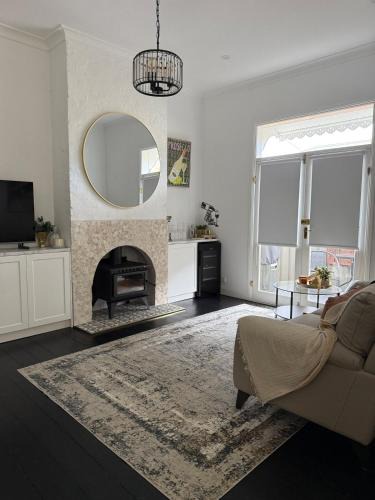 Bendigo House | Courthouse - Family Retreat Near Bendigo CBD
