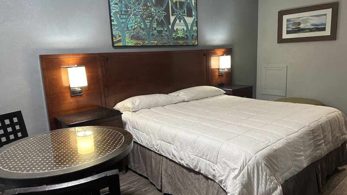Courtland Hotel | Courtland Inn By Townhouse Franklin VA US 58