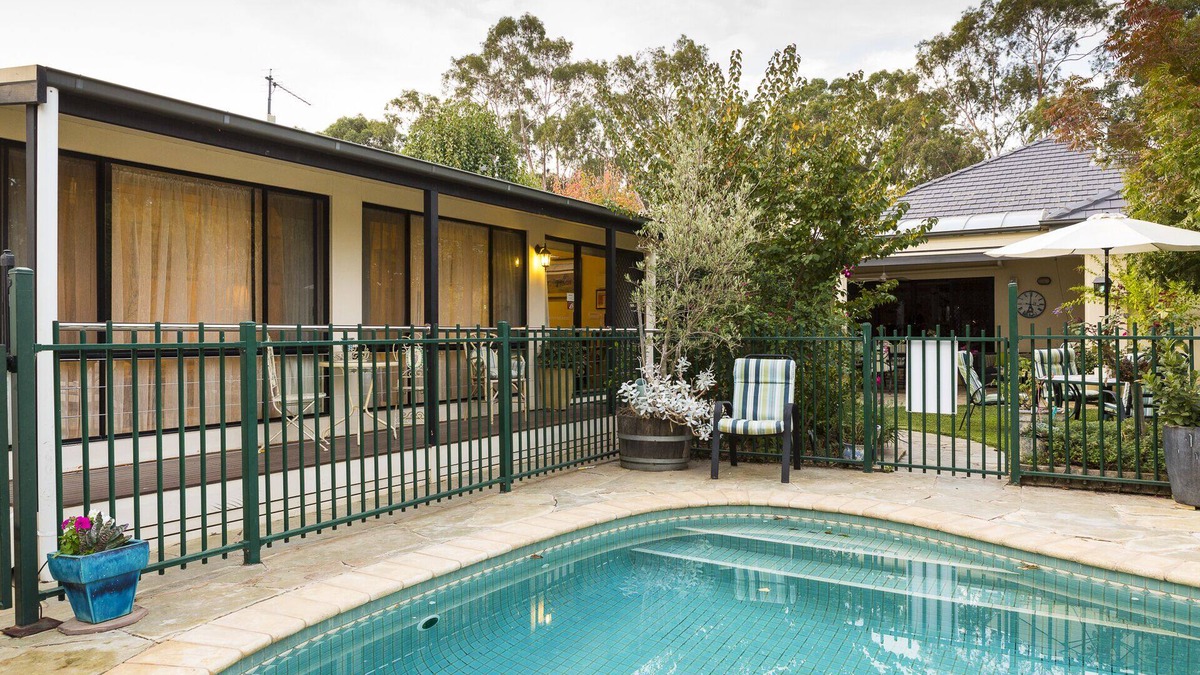 Euroa Bed & Breakfast | Courtside Cottage Bed & Breakfast