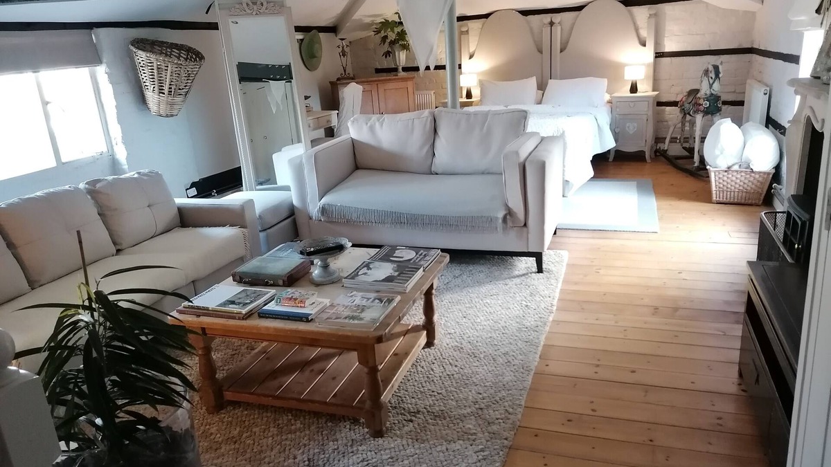 Old Windsor Cottage | Courtyard Apartment near Windsor, and the Great Park