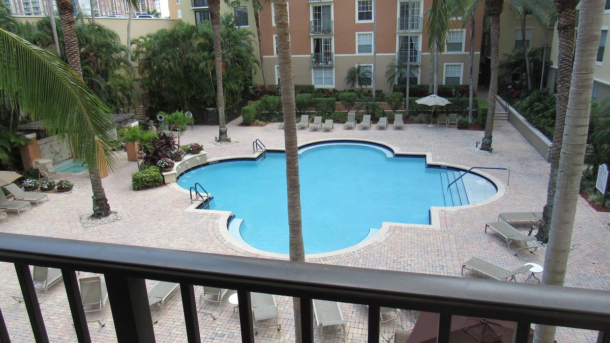Downtown West Palm Beach Condo | Courtyard at Cityplace condo with beautiful pool view and 2 bedrooms 2 baths.