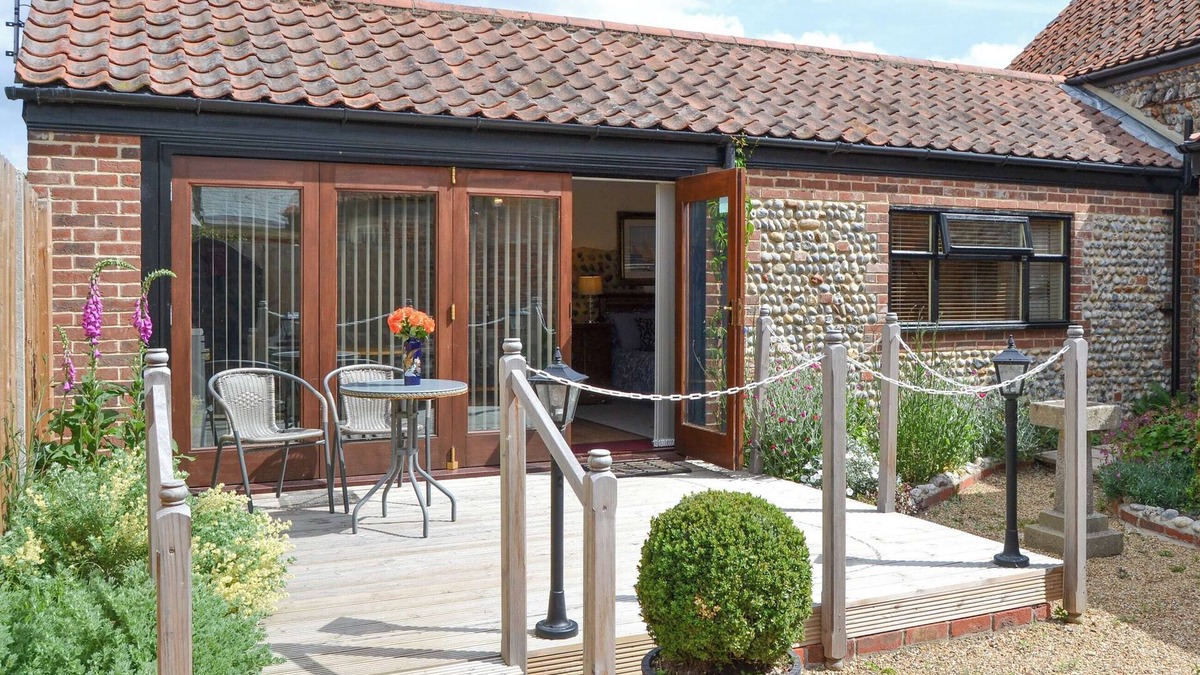 Lessingham Cottage | Courtyard Barn - UK11927