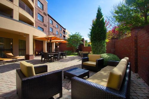 Farmview - Ramble Hotel | Courtyard Blacksburg