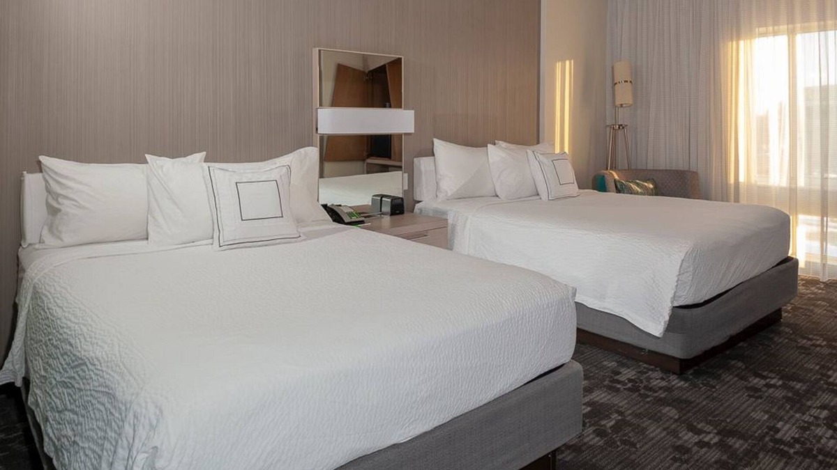 Town and Country Hotel | Courtyard by Marriott St. Louis West County