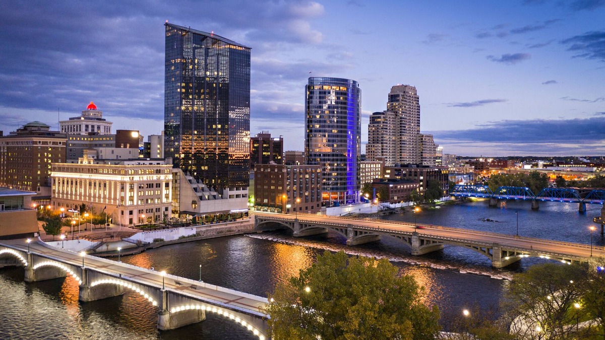 Downtown Hotel | Courtyard by Marriott Downtown Grand Rapids