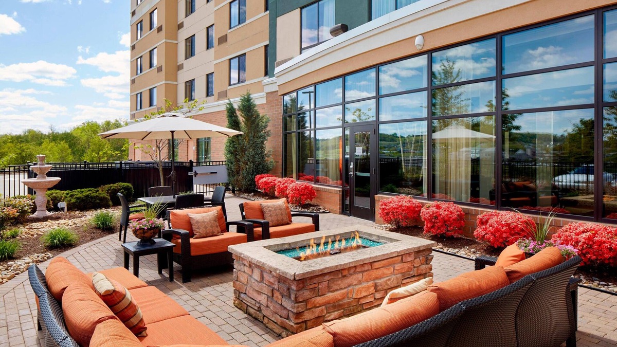 Strabane Hotel | Courtyard by Marriott Pittsburgh Washington/Meadow Lands