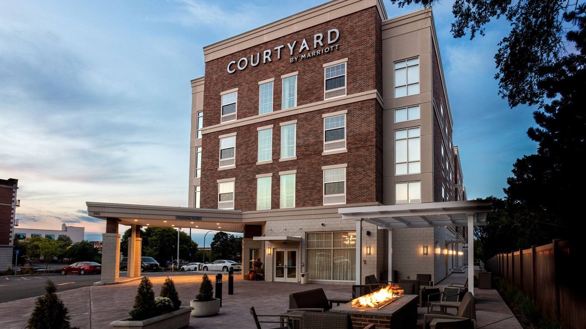 East Avenue Hotel | Courtyard by Marriott Rochester Downtown