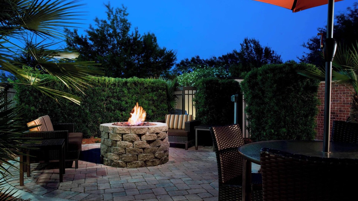 Arlington Hotel | Courtyard by Marriott Jacksonville I-295/East Beltway