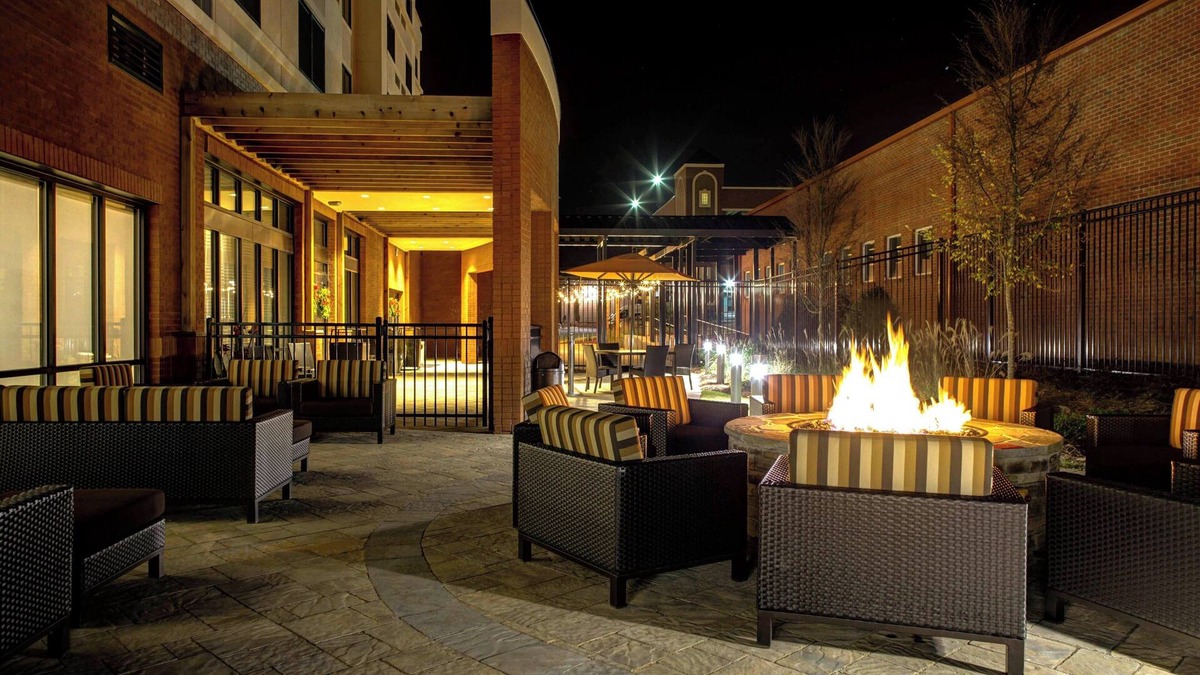 Carrollton Hotel | Courtyard Carrollton