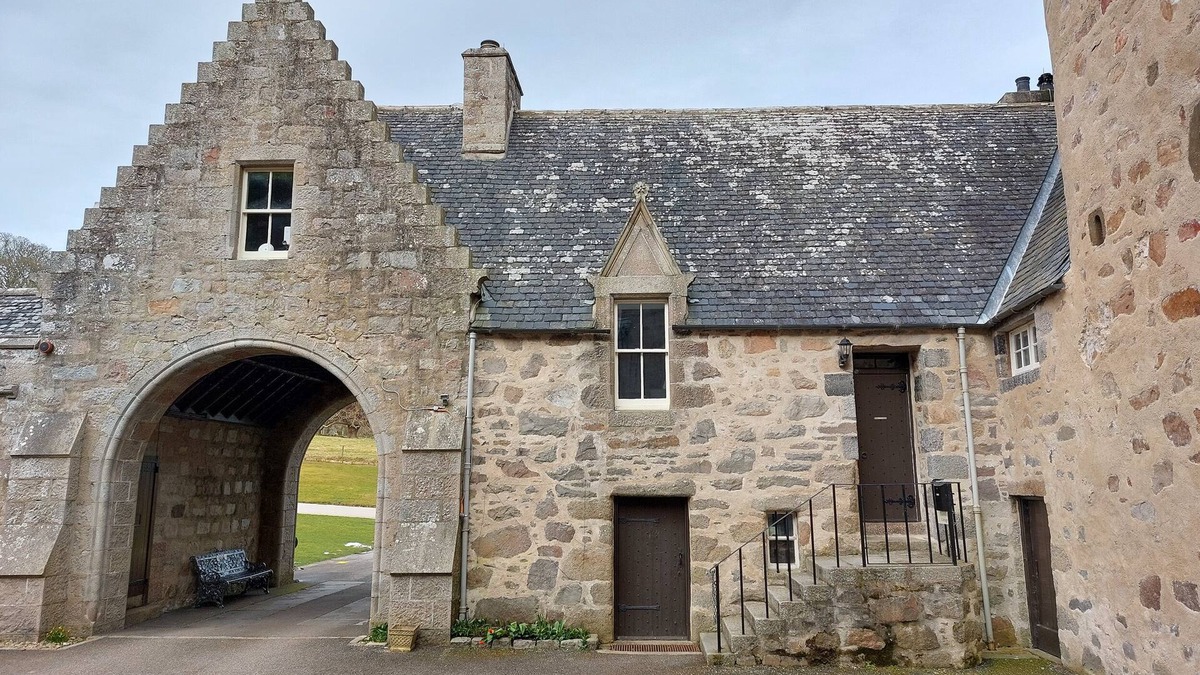 Banchory Cottage | COURTYARD COTTAGE - DRUM CASTLE, pet friendly in Banchory