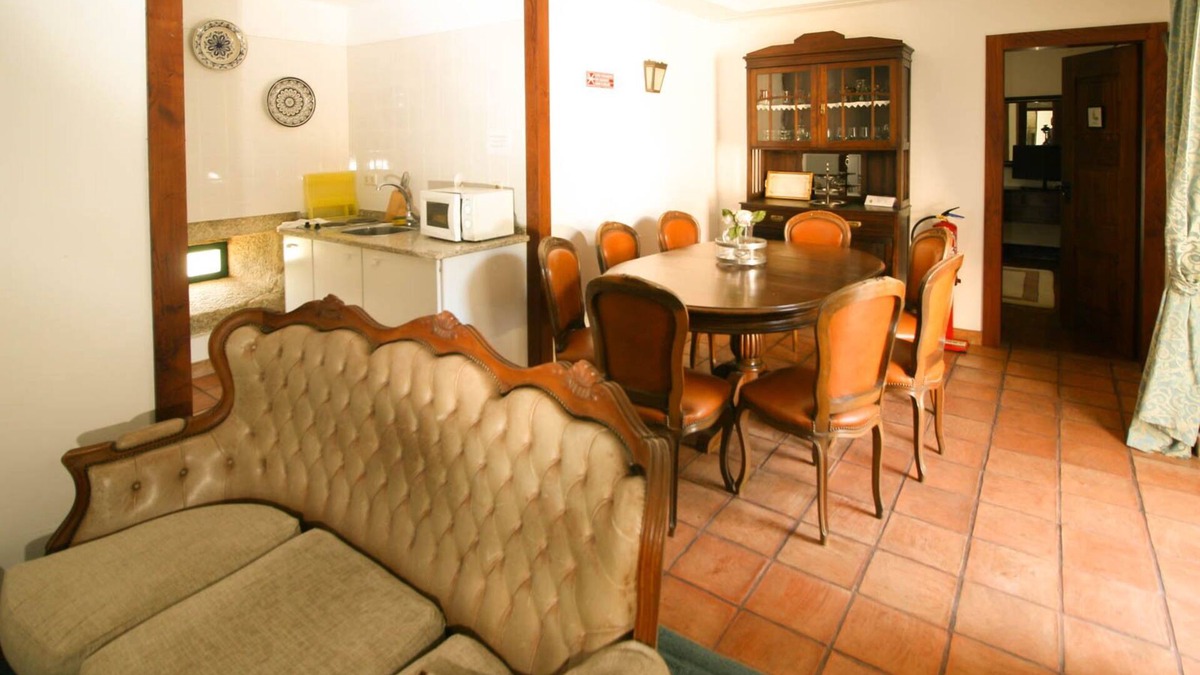 Cardielos Apartment | Courtyard House