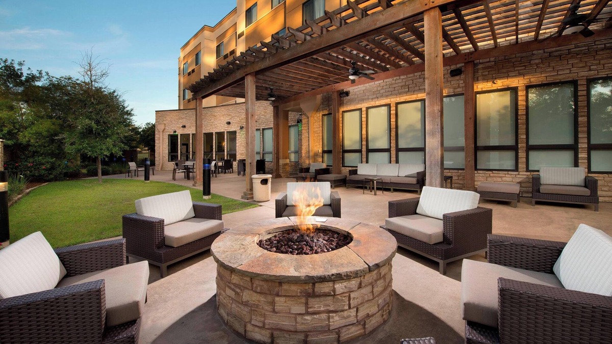 Lufkin Hotel | Courtyard Lufkin