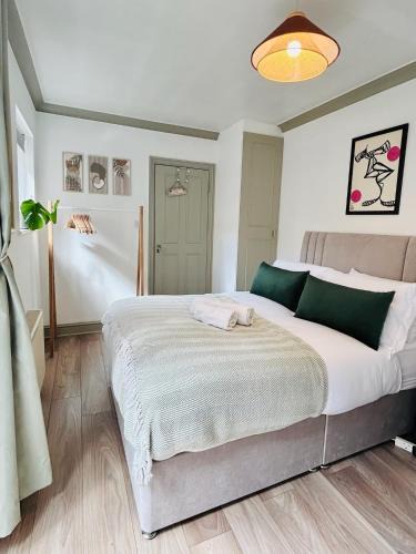 Hammersmith Apartment | Courtyard Oasis