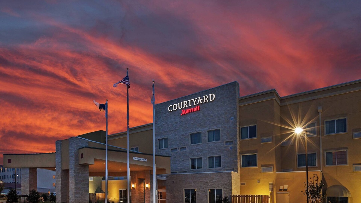Odessa Hotel | Courtyard Odessa