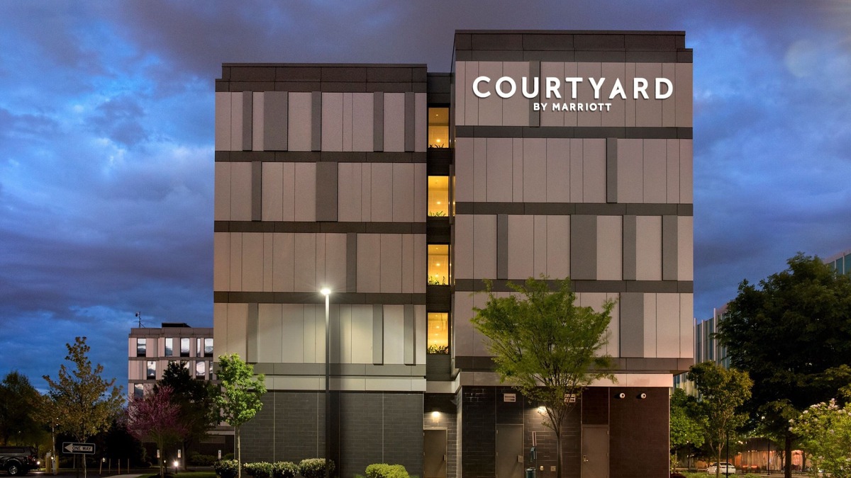 South Philadelphia Hotel | Courtyard Philadelphia South at The Navy Yard
