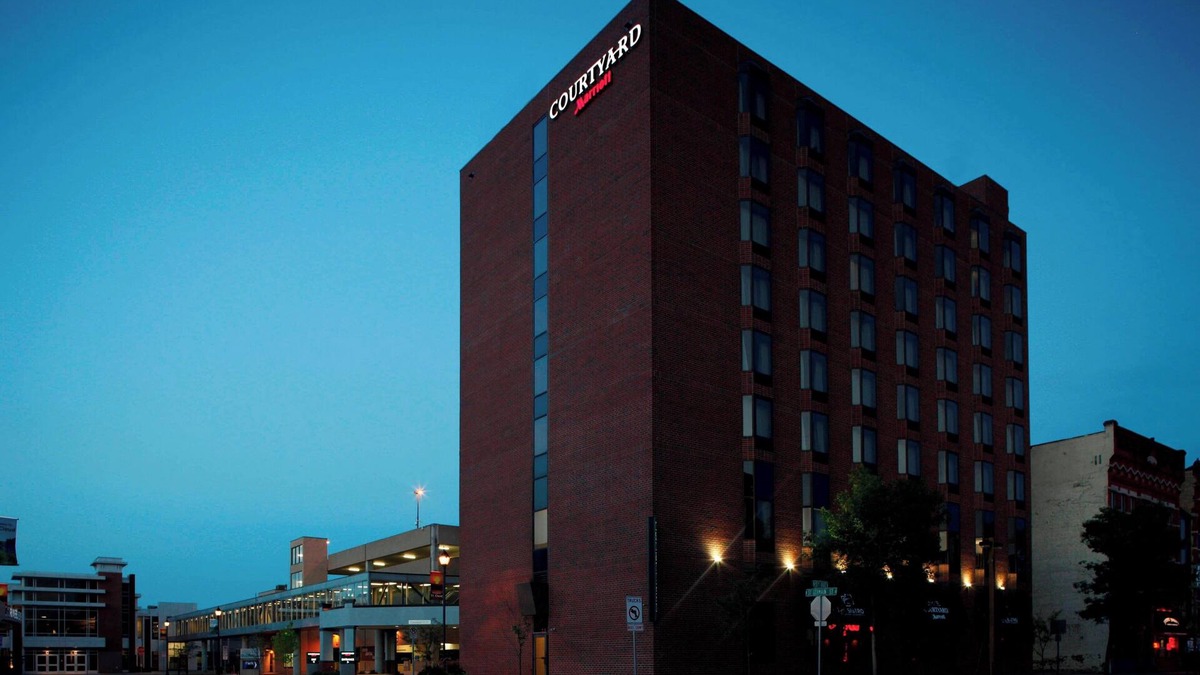 Downtown Hotel | Courtyard St. Cloud