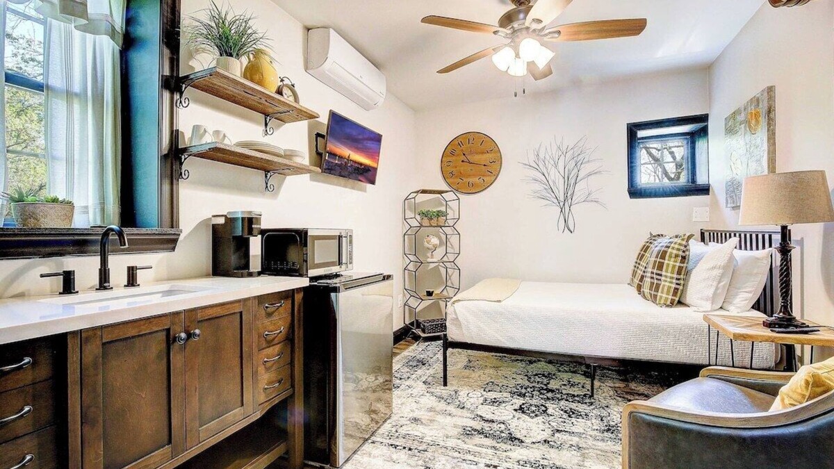 Lusby Apartment | Courtyard Studio at Bancroft Manor. Cozy Retreat!