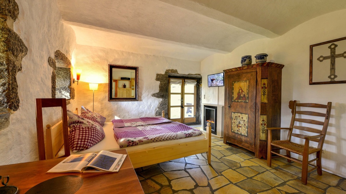 Neureichenau Apartment | Courtyard studio Menacher treasure cave - 25 sqm studio on the ground floor with terrace