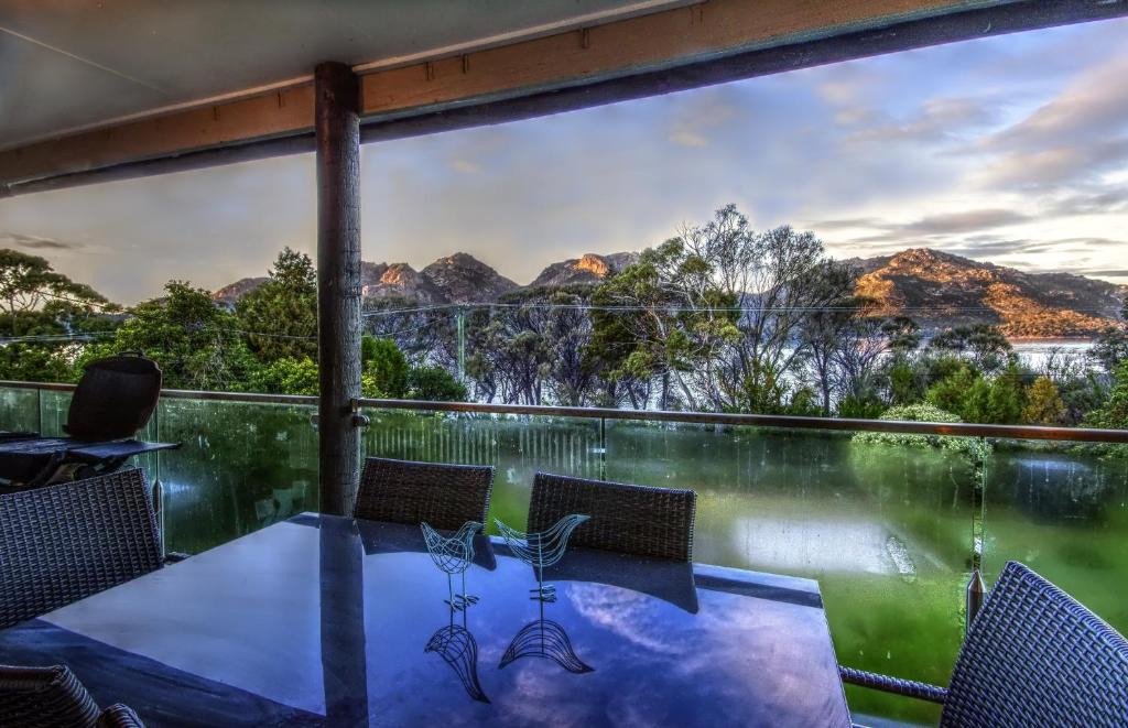 Coles Bay House | Cove Beach Apartment 2