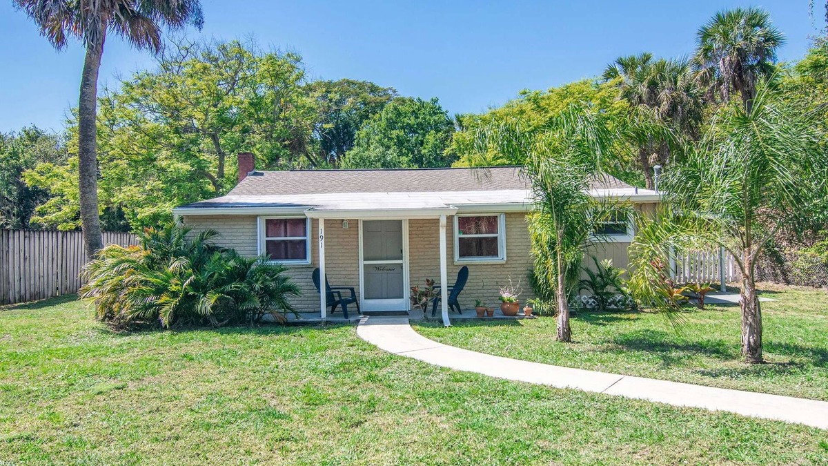 West Melbourne House | Cove · Central 3/2 Cottage · Minutes to Airport and Beach