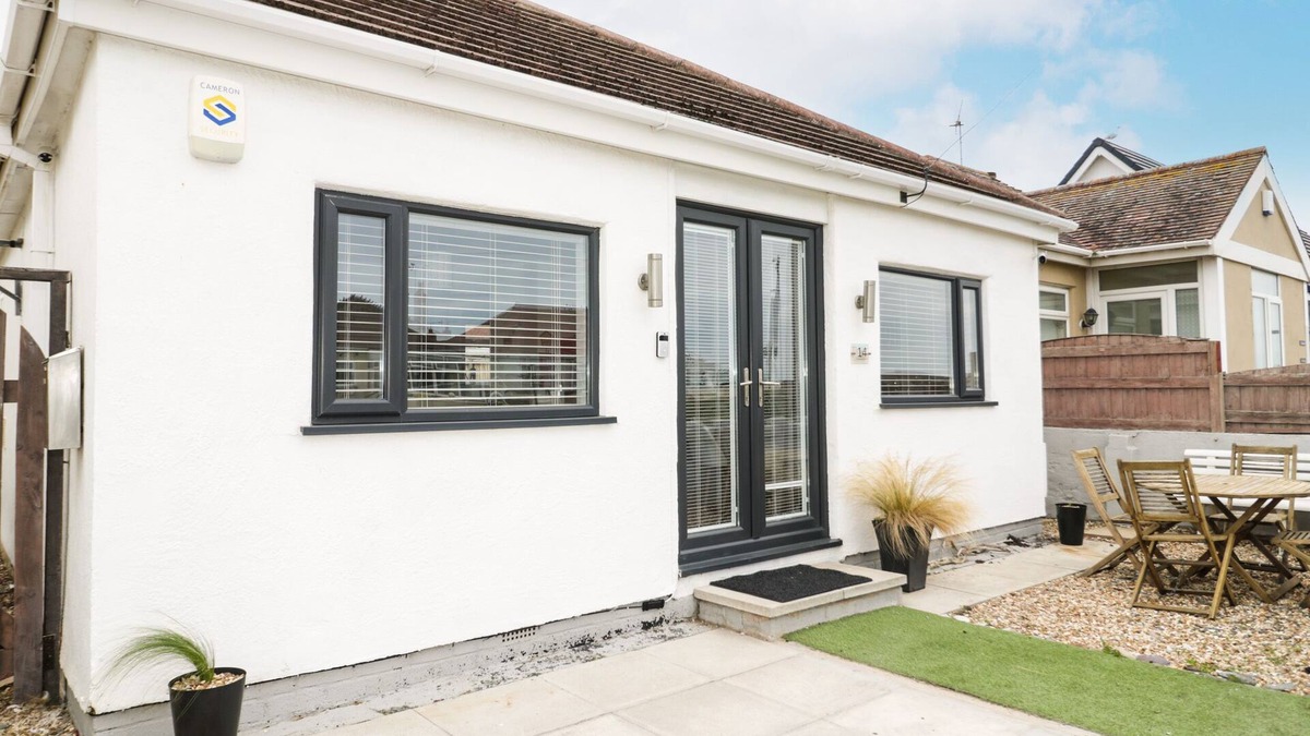 Kinmel Bay Cottage | COVE HOUSE, family friendly, country holiday cottage in Kinmel Bay