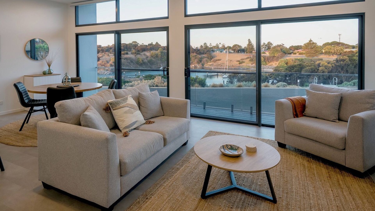 Penneshaw Apartment | Cove Landing Marina Apartment 2 SS James Comrie Sleeps 4